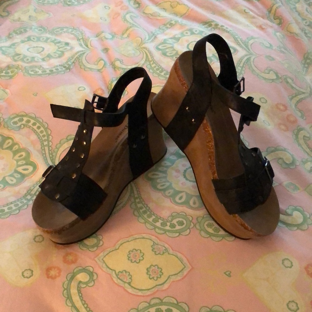 Pierre Dumas Black Wedge T strap sandal